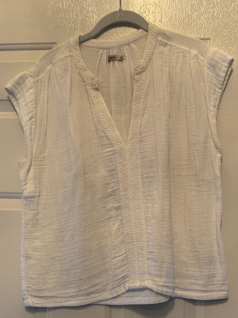 Faherty White Textured Split-V Cap Sleeve Top